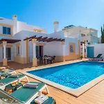 Azzurra - Piscina E Ping Pong Em فيلة