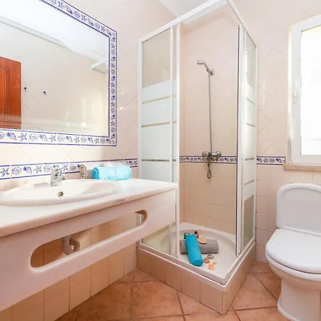 Azzurra - Com Piscina E Ping Pong Em Albufeira